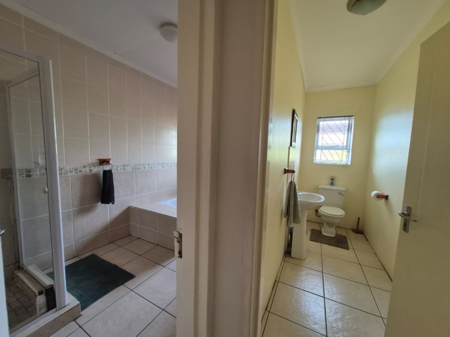 4 Bedroom Property for Sale in Langerug Western Cape